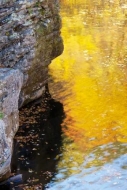 Rock;water;Yellow;Tennessee;Mirror;Green;reflections;Boulder;Gray;Rocky;Great-Sm